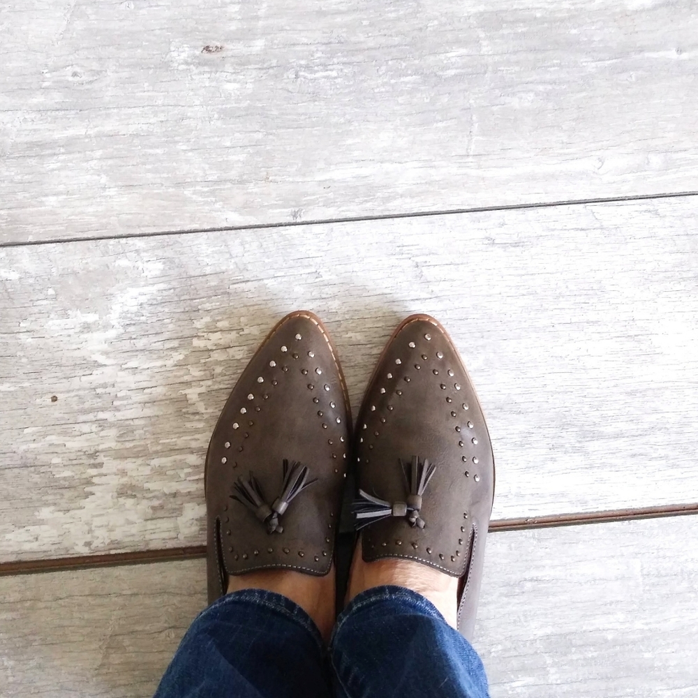 *2 LEFT* SZ 5.5 & 6- GRAY LTHR TASSEL STUD SLIP ON - Picture 8 of 8